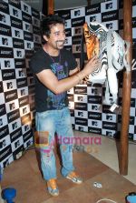 Rannvijay Singh at the launch of MTV Wildcraft - range of bags and adventure gear in Bandra on 21st July 2010 (7).JPG